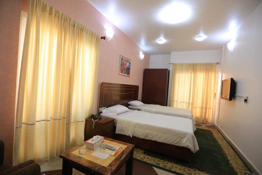 Sun City International Hotel Дубай Экстерьер фото