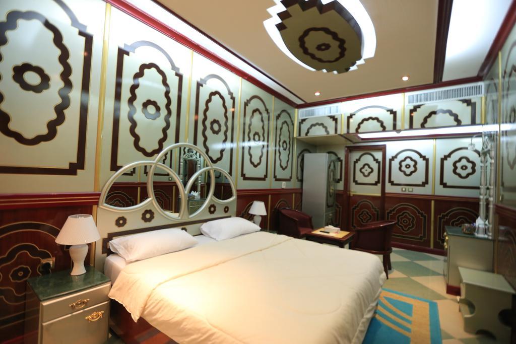 Sun City International Hotel Дубай Экстерьер фото