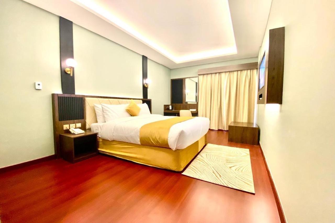 Sun City International Hotel Дубай Экстерьер фото