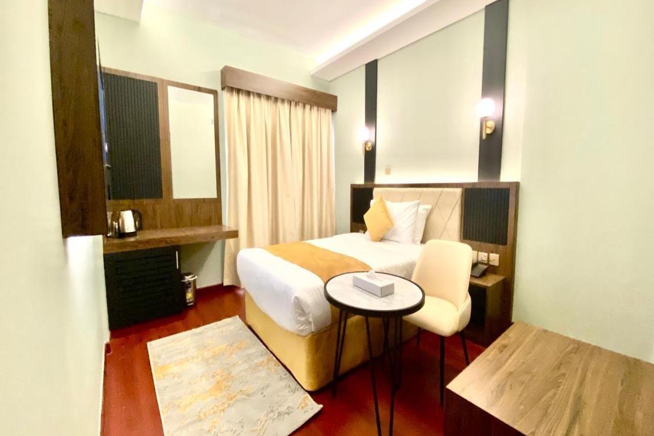 Sun City International Hotel Дубай Экстерьер фото