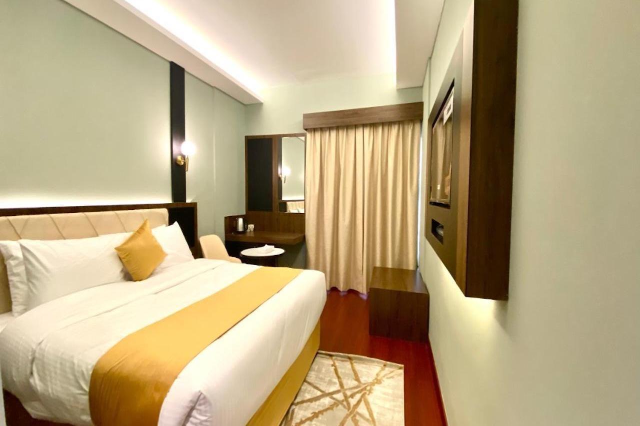 Sun City International Hotel Дубай Экстерьер фото