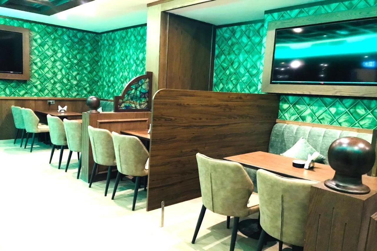 Sun City International Hotel Дубай Экстерьер фото
