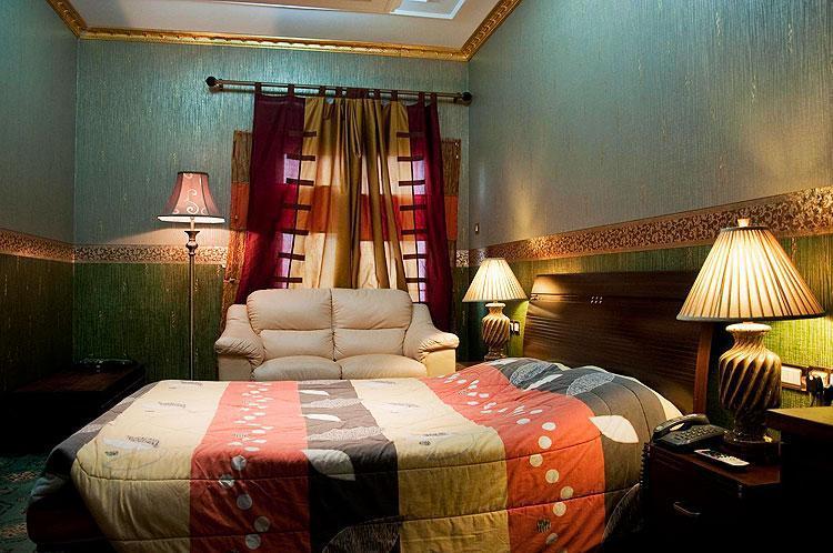 Sun City International Hotel Дубай Экстерьер фото