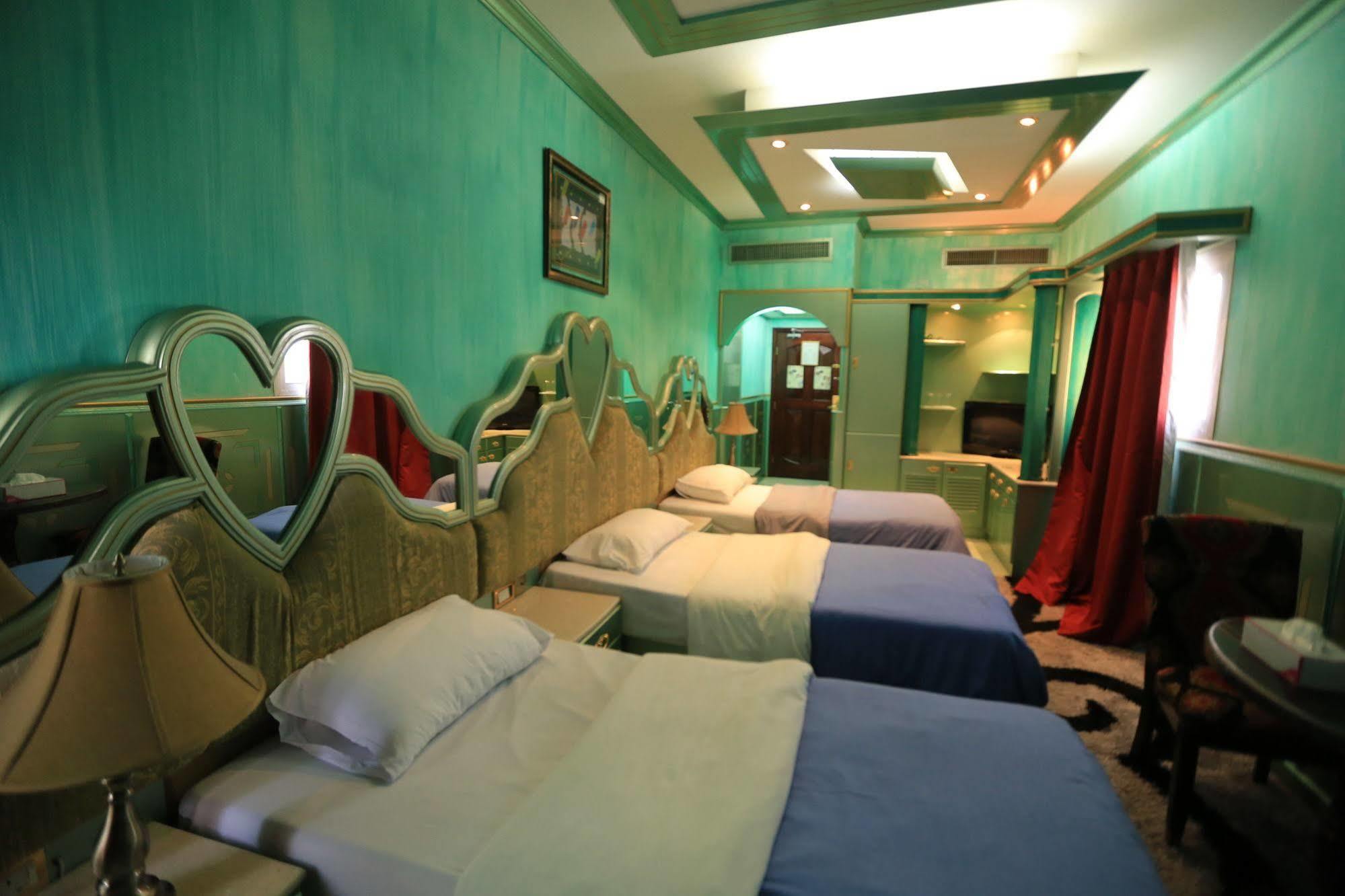 Sun City International Hotel Дубай Экстерьер фото