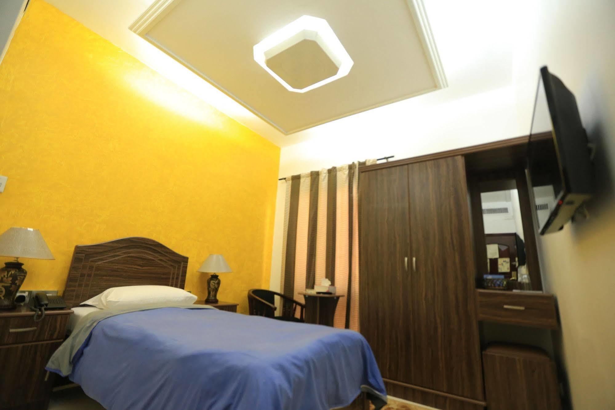 Sun City International Hotel Дубай Экстерьер фото